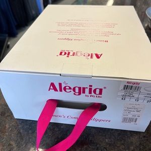 Alegria
Leisurelee Faux Vegan Fur orthotic Slippers. Size 13